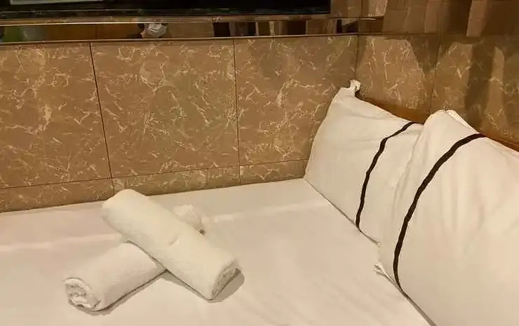 Гонконг: Famous Guesthouse