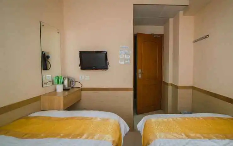 Коулун: Ever Easy Hotel (Mongkok MTR Exit E1)
