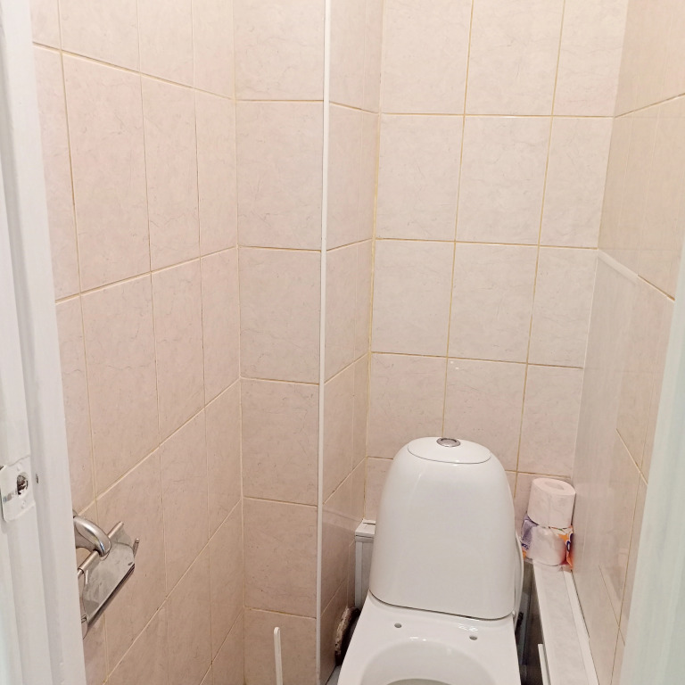 Прокопьевск: Квартира Трехкомнатная квартира в 10 микрорайоне