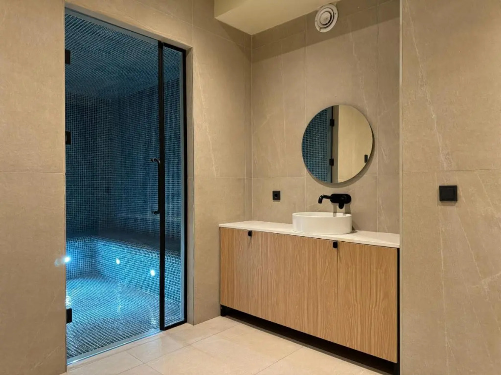 Тбилиси: Отель Tbilisi Edition - Design Hotel