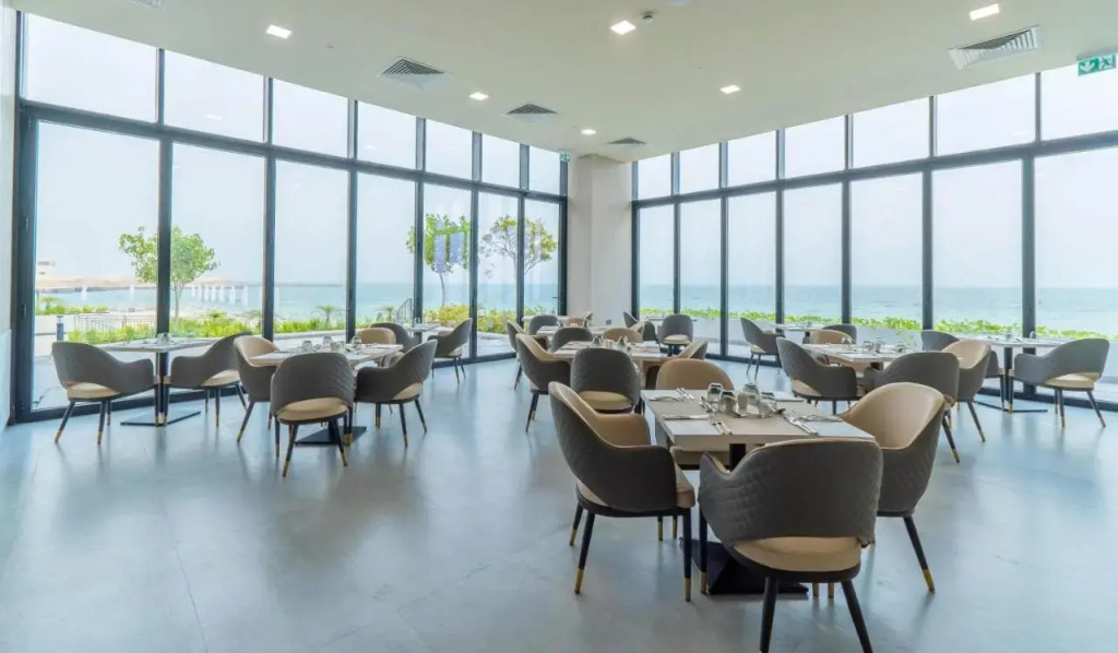 Аль-Мирфа: Beach Bay Hotel Mirfa