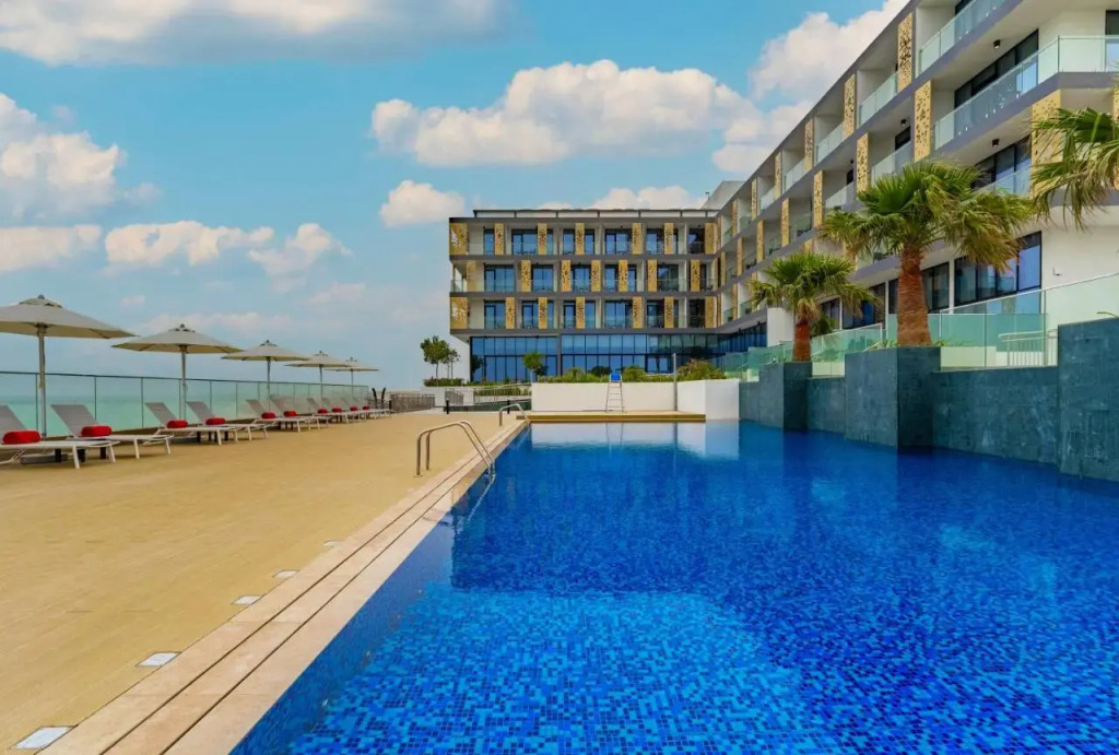 Аль-Мирфа: Beach Bay Hotel Mirfa
