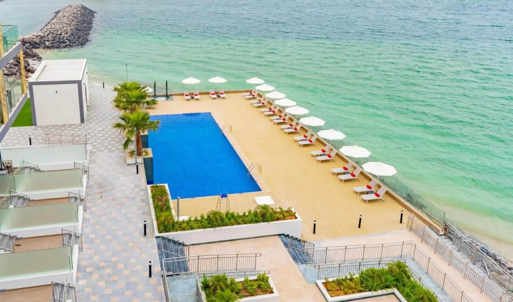 Аль-Мирфа: Beach Bay Hotel Mirfa