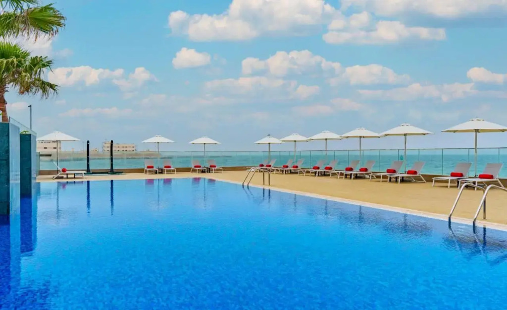 Аль-Мирфа: Beach Bay Hotel Mirfa