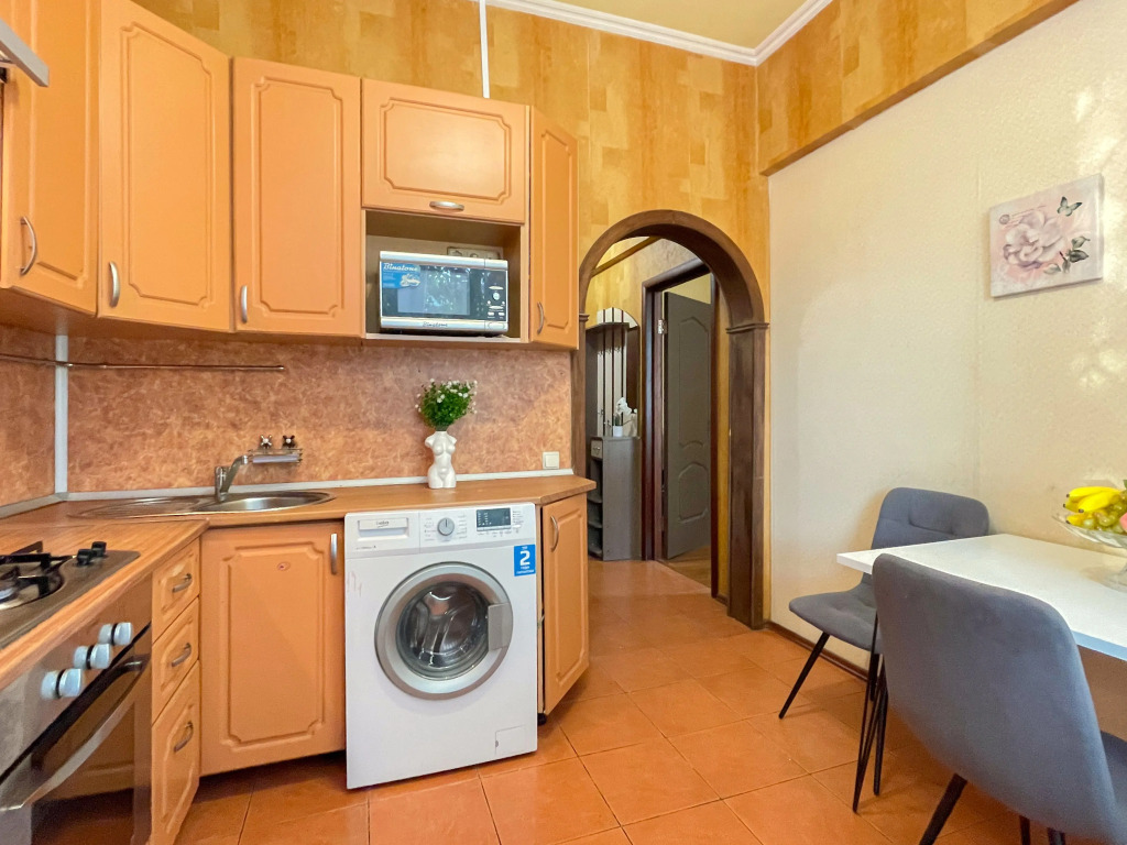 Москва: Апартаменты 1-комнатные 40 м² 1/4 этаж