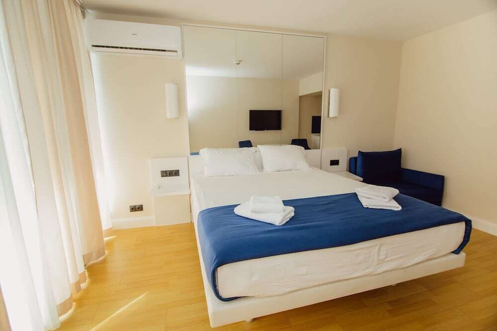 Апарт-отель Orbi City Black Sea View — фото 4