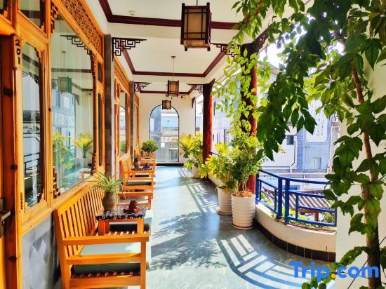Дали: Dali Shuanglang Suiyuanju Inn