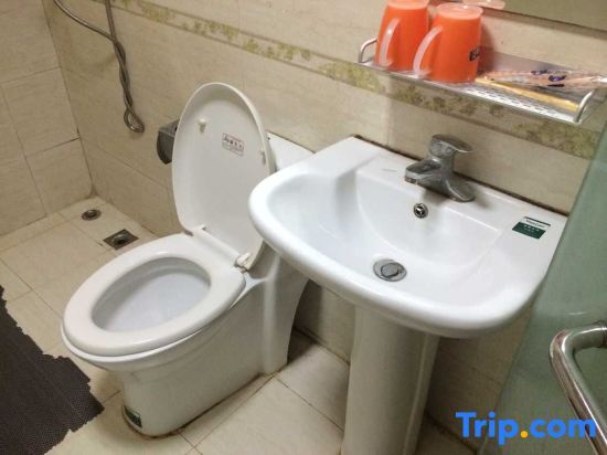Шанхай: 99 Chain Inn Shanghai Xincun Road Subway Station