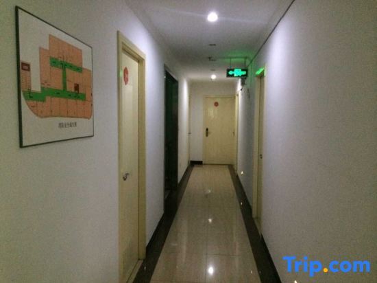 Шанхай: 99 Chain Inn Shanghai Xincun Road Subway Station