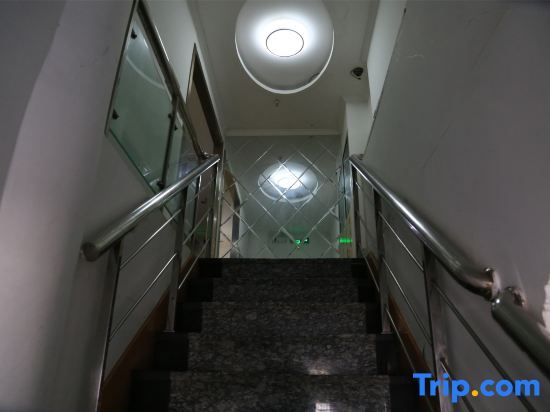 Шанхай: 99 Chain Inn Shanghai Xincun Road Subway Station