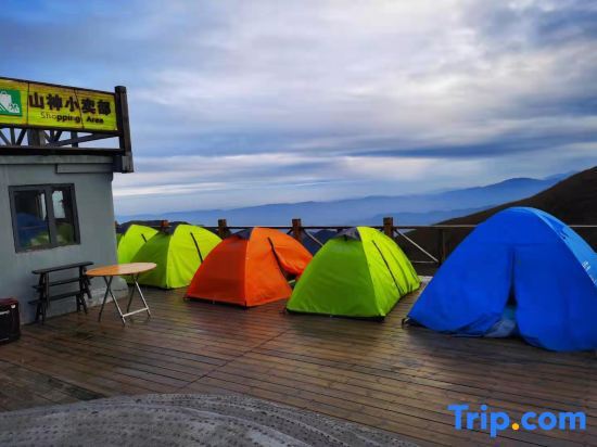 Цзиань: Wugongshan Jinding Camp (Shanshen Platform Shop)
