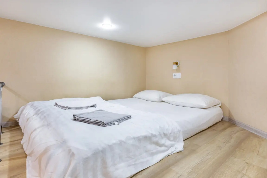 Санкт-Петербург: Апартаменты Roomstay Большой стандарт
