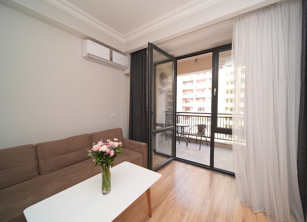 Ереван: Modern 1-bedroom apartment by Sweet Home
