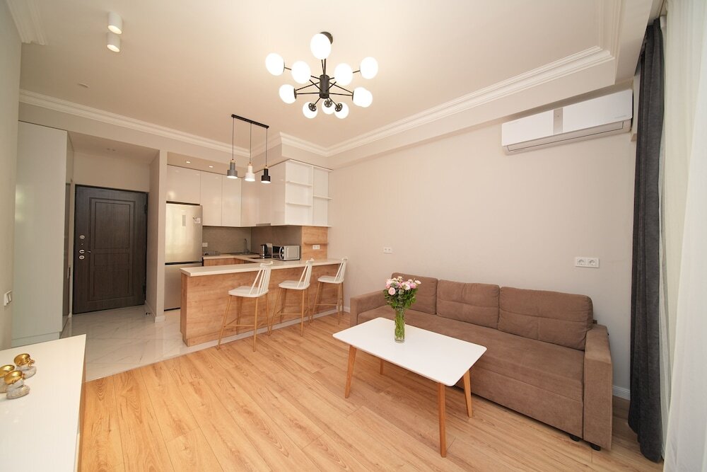 Ереван: Modern 1-bedroom apartment by Sweet Home