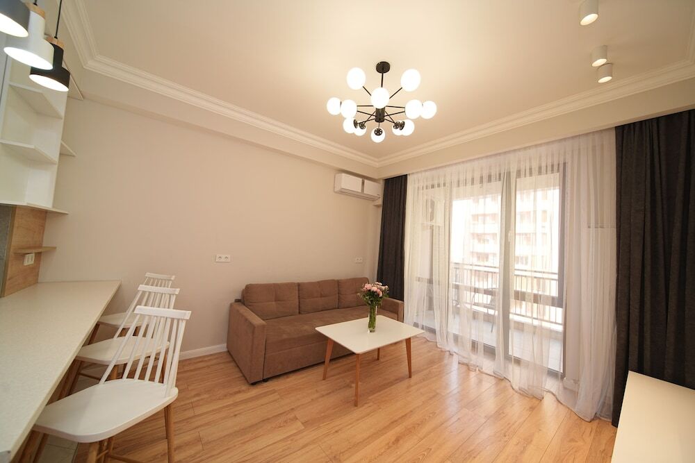 Modern 1-bedroom apartment by Sweet Home — фото 1