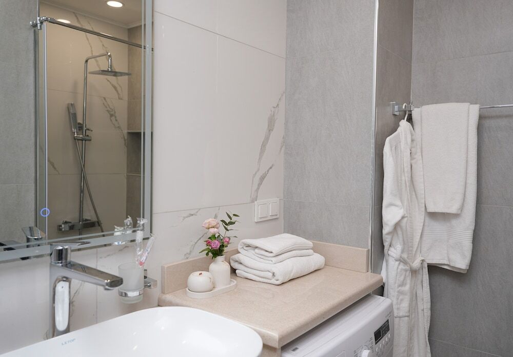 Ереван: Modern 1-bedroom apartment by Sweet Home