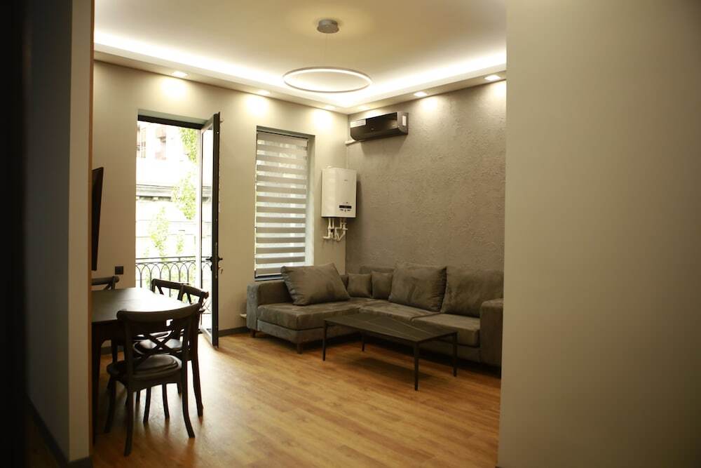Ереван: Villa 83