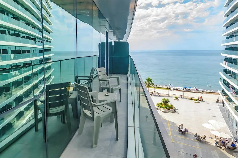 Батуми: GLOBALSTAY Batumi View Apartments Beach