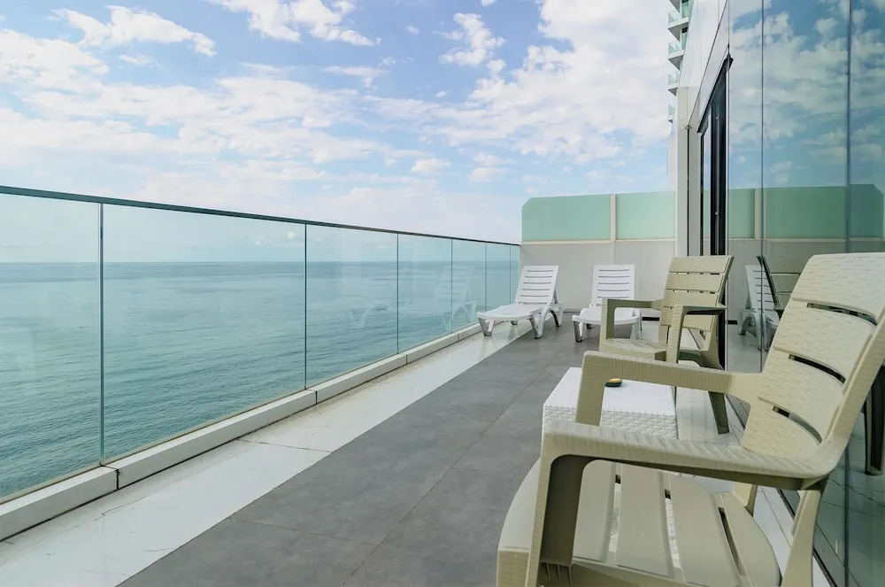 Батуми: GLOBALSTAY Batumi View Apartments Beach