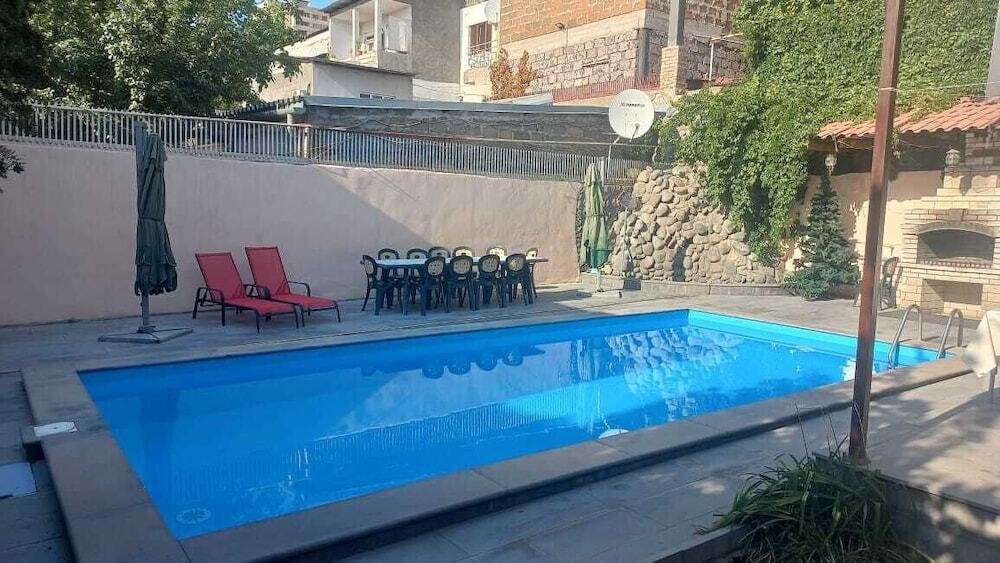 Ереван: Nice Villa & Pool