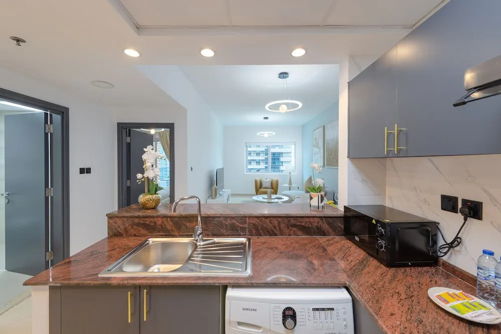 Дубай: Marco Polo - 1BR with Marina Views, Near Metro & Marina Mall