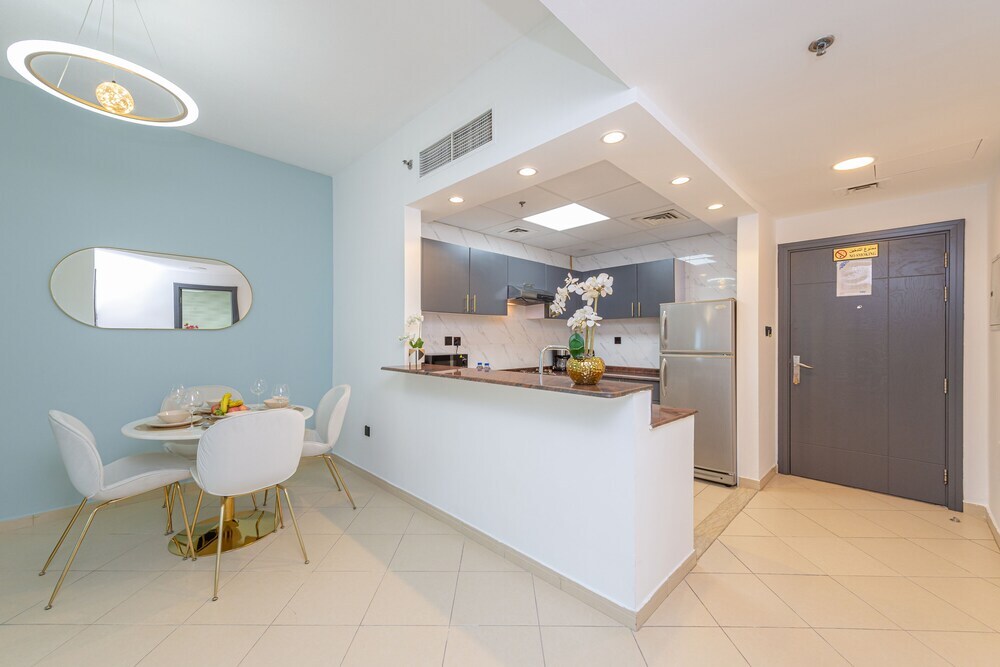 Дубай: Marco Polo - 1BR with Marina Views, Near Metro & Marina Mall