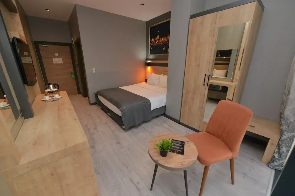 Чешмели: Mills Hotel
