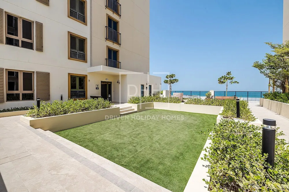 Дубай: Full Sea View 1Bed Le Pont B1 in La Mer