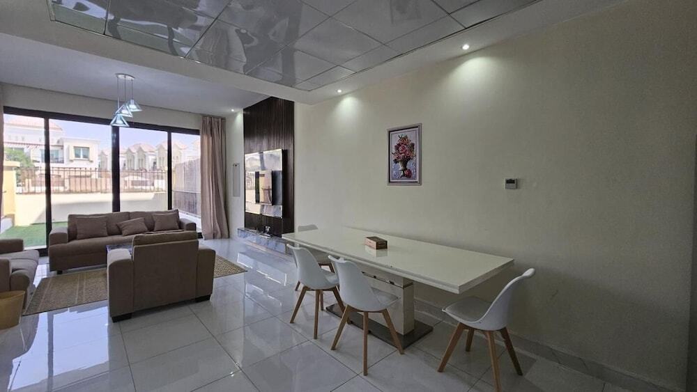 Дубай: Elegant 2-bed Villa And hall, G,1
