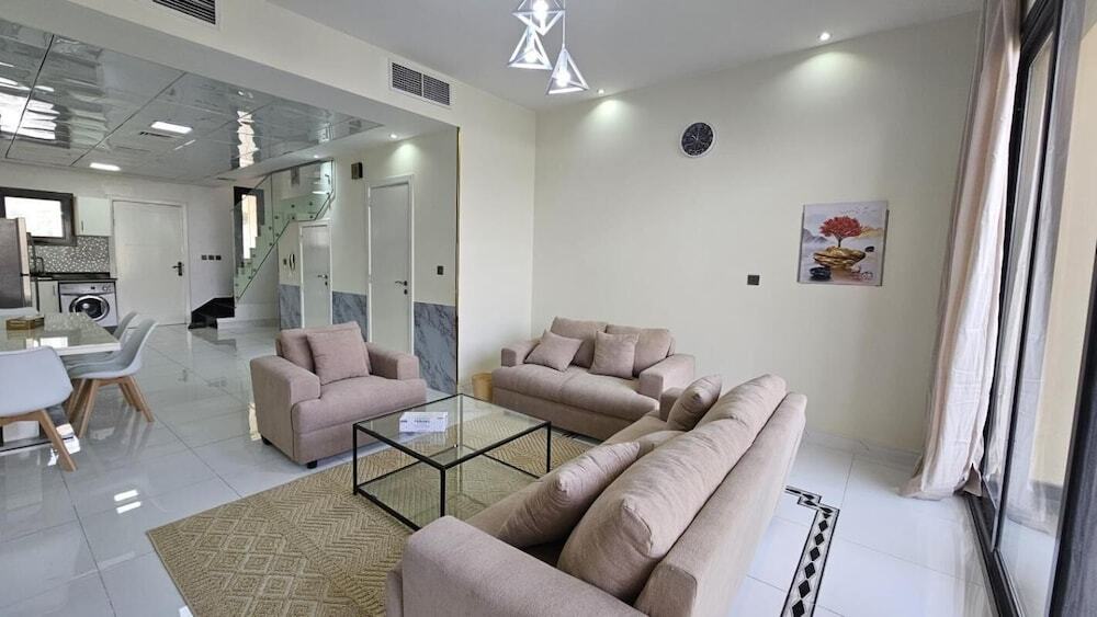 Дубай: Elegant 2-bed Villa And hall, G,1