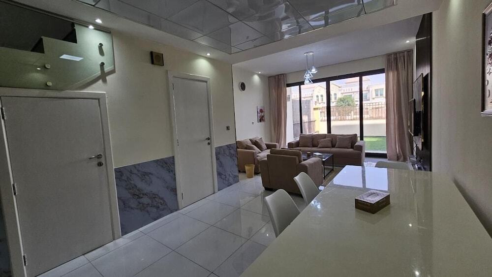 Дубай: Elegant 2-bed Villa And hall, G,1