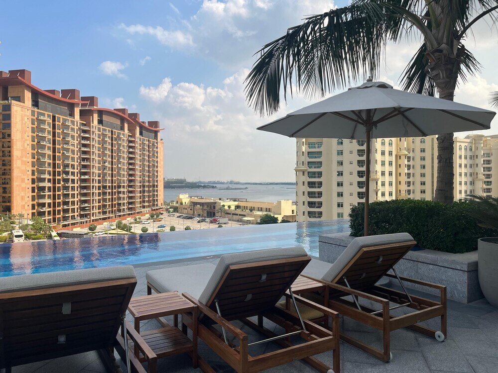 Дубай: The Palm Tower Corner 1 Bedroom Dubai