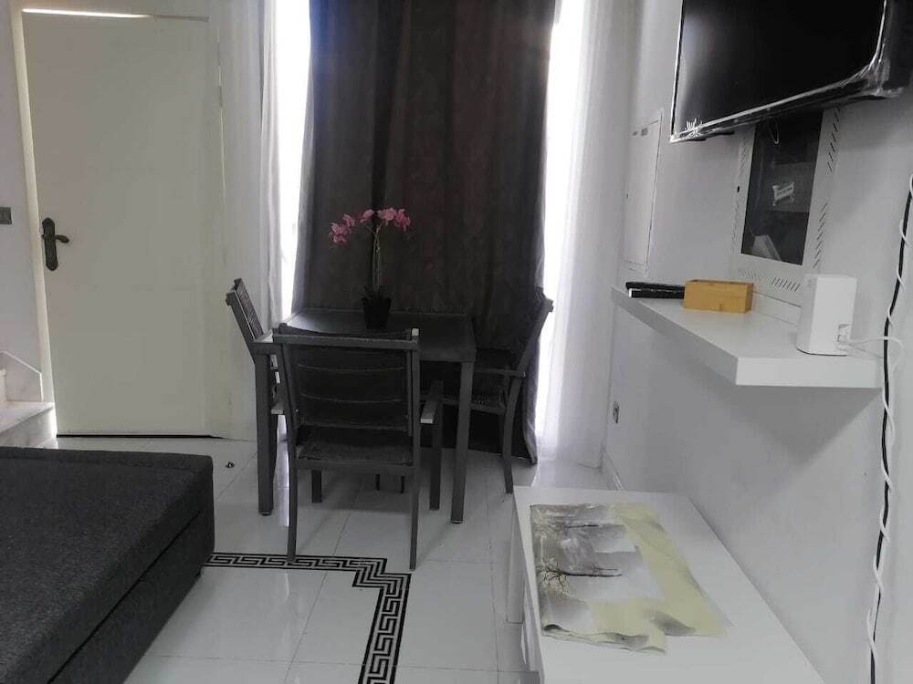 Дубай: Family-friendly Villa Play Area Pool