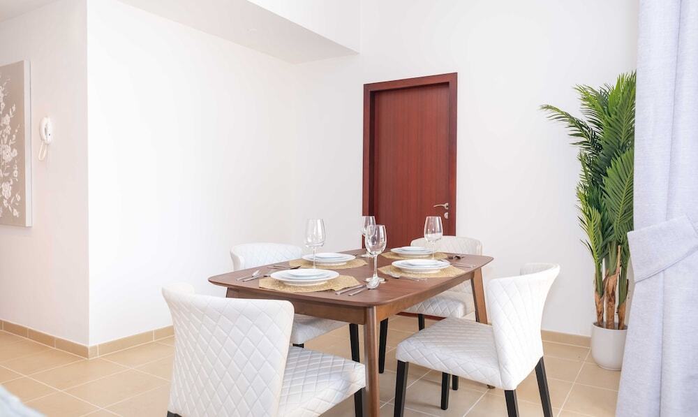 Дубай: LUX  The JBR Marina View Suite 2