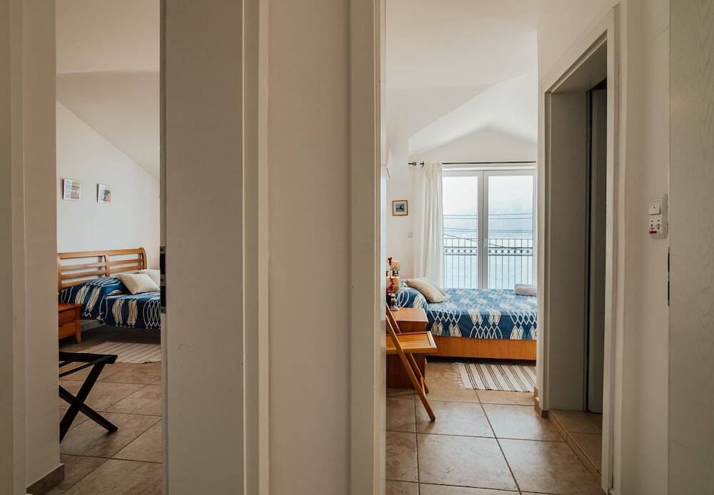 Доброта: Spacious 4BR Beach House, Fantastic Sea Views