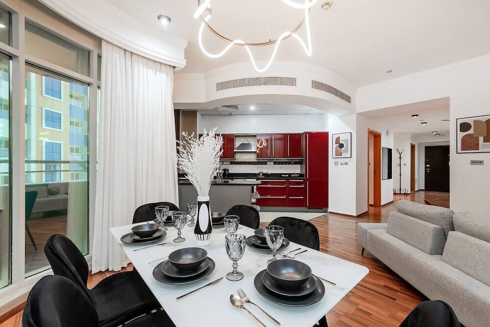 Дубай: Spacious 2BR apartment in Marina Crown