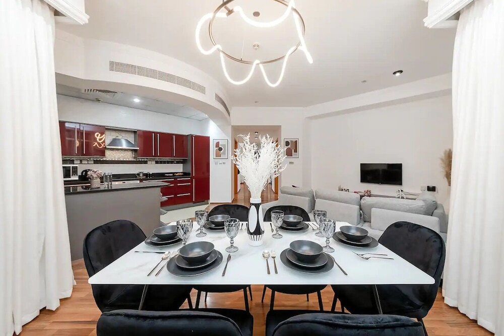 Дубай: Spacious 2BR apartment in Marina Crown