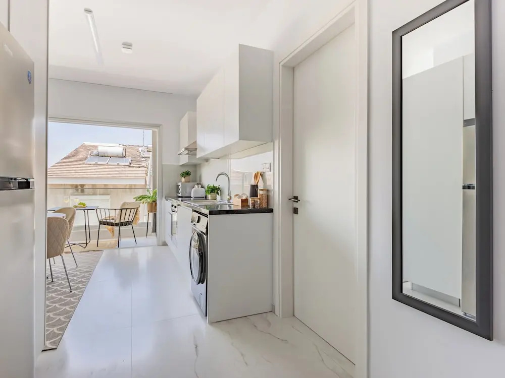 Лимассол: Sanders Cruise - Lovely Studio Apt With Balcony
