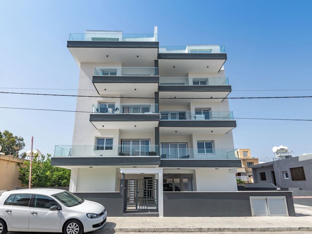 Лимассол: Sanders Cruise - Elegant Studio Apt With Balcony