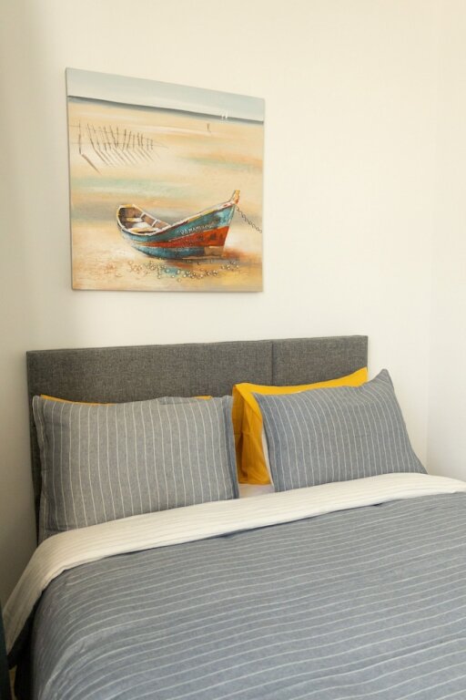 Калогреа: Elegant Two-bedroom Apartment in Upscale Surroundings