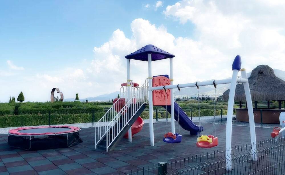 Калогреа: Elegant Two-bedroom Apartment in Upscale Surroundings