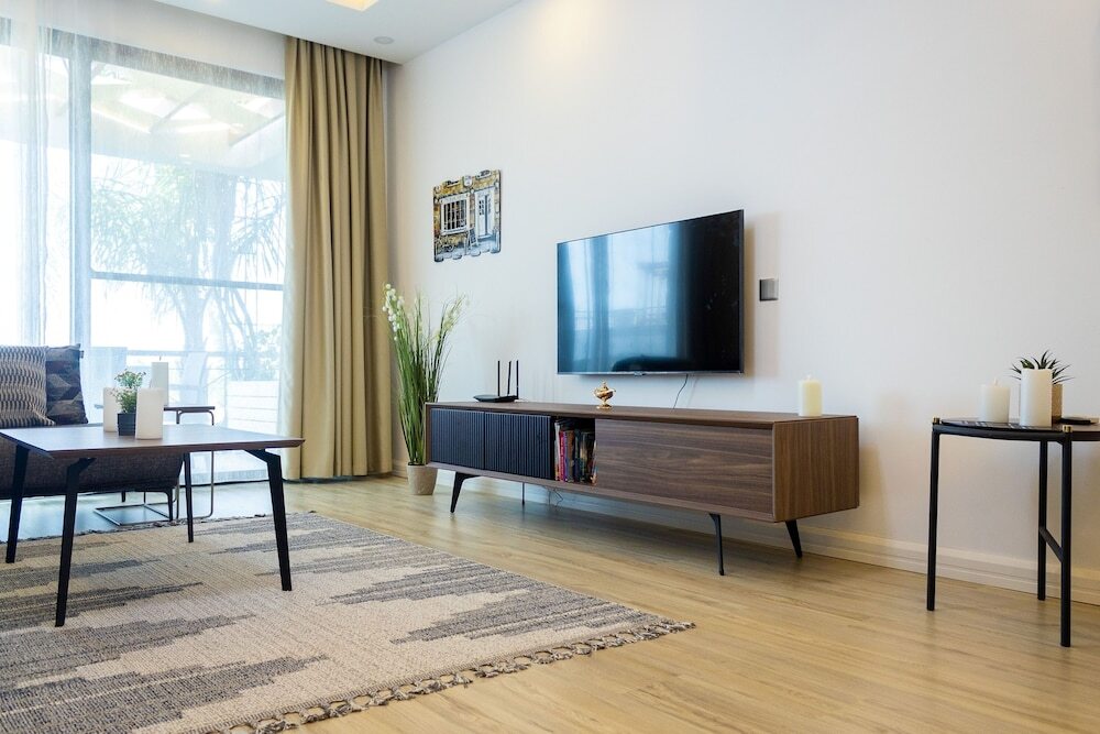 Калогреа: Elegant Two-bedroom Apartment in Upscale Surroundings