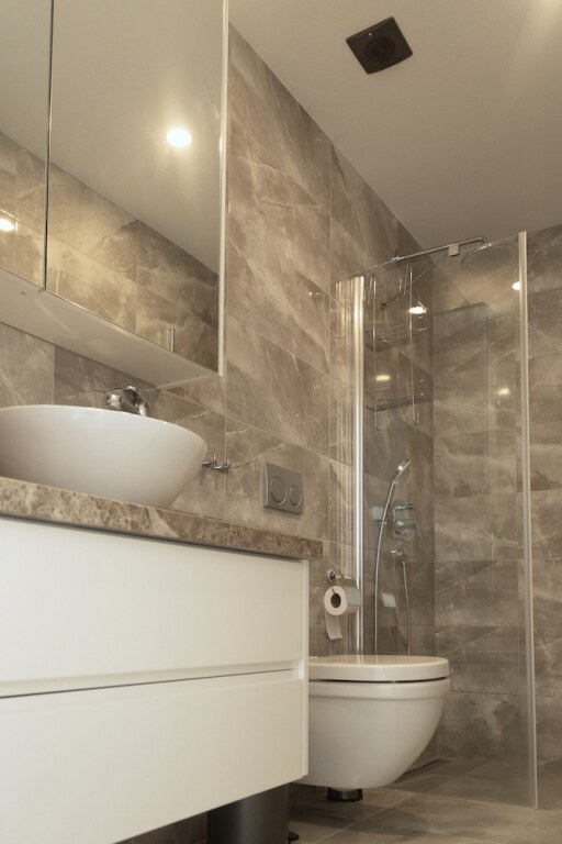 Калогреа: Elegant Two-bedroom Apartment in Upscale Surroundings
