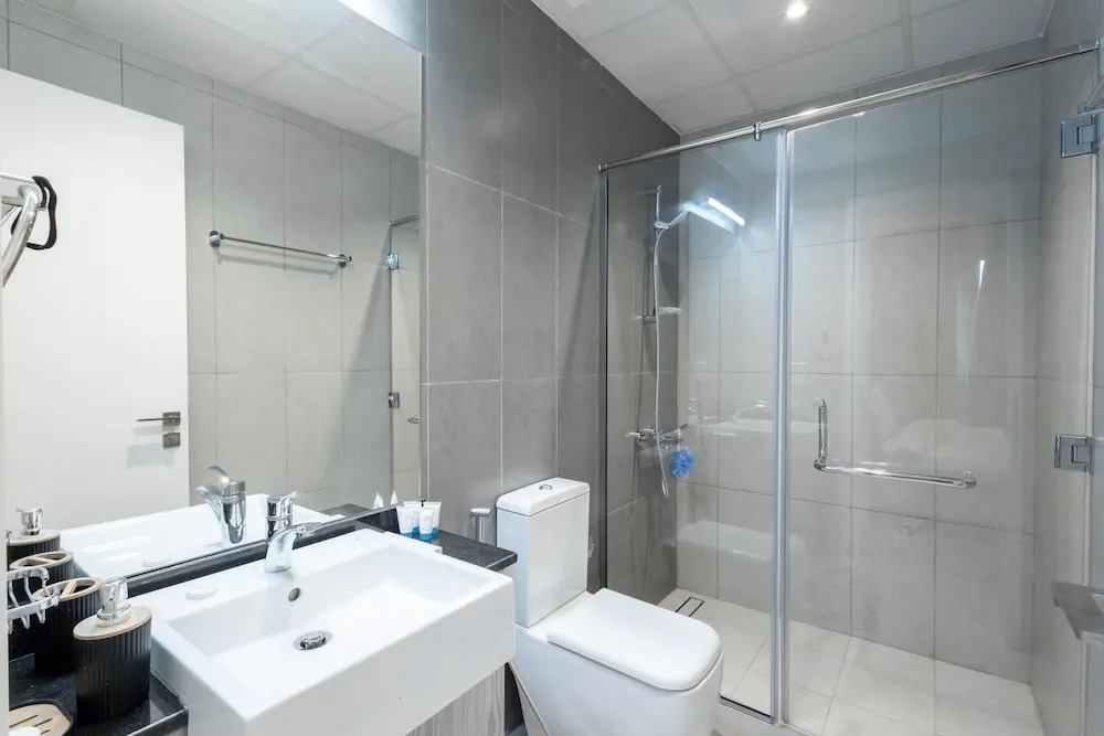 Дубай: SuperHost - Comfort 1BR Centurion Onyx Retreat with Balcony