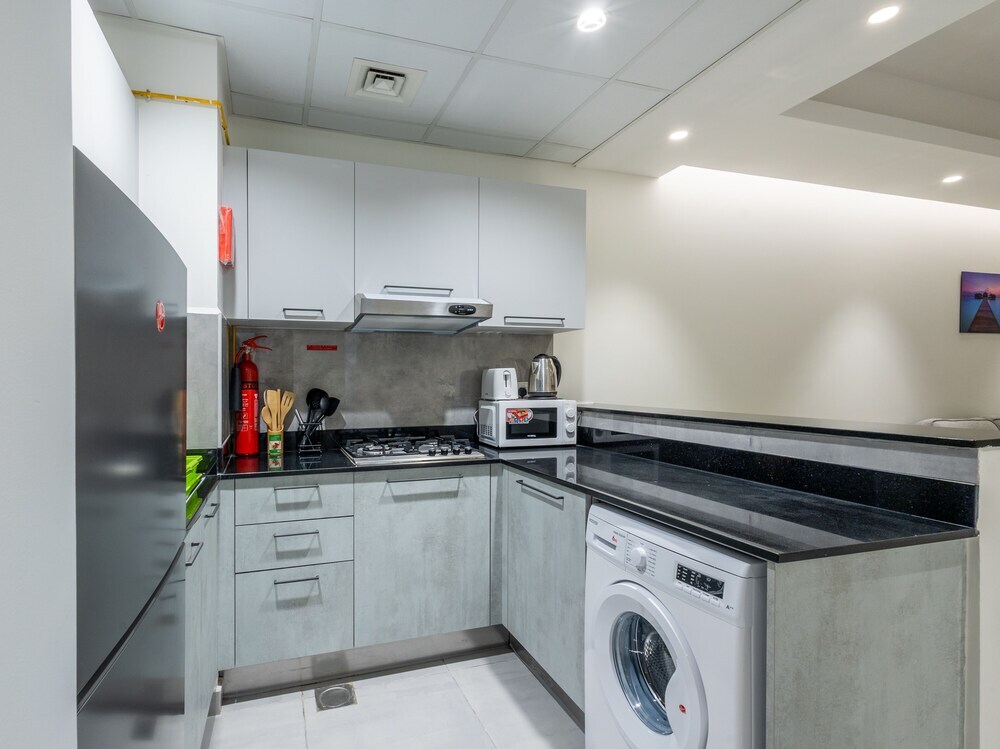 Дубай: SuperHost - Comfort 1BR Centurion Onyx Retreat with Balcony