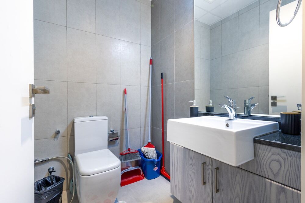 Дубай: SuperHost - Comfort 1BR Centurion Onyx Retreat with Balcony