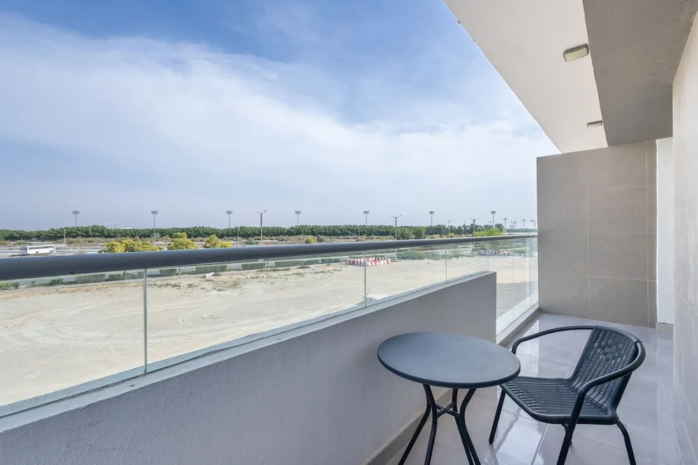 Дубай: SuperHost - Comfort 1BR Centurion Onyx Retreat with Balcony