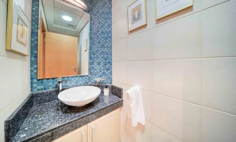 Дубай: Chic Beachside 3BR Living at the Palm