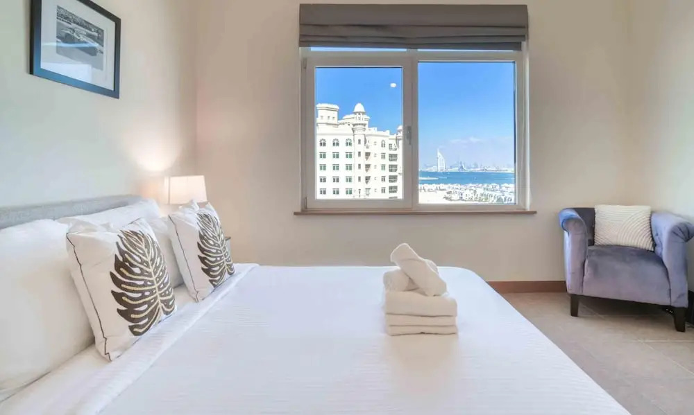 Дубай: Chic Beachside 3BR Living at the Palm