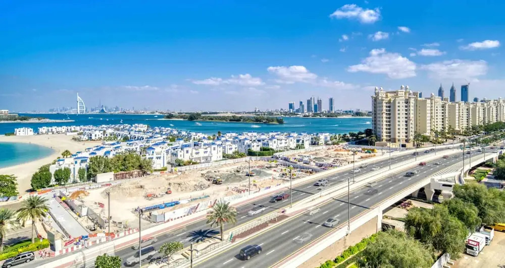 Дубай: Chic Beachside 3BR Living at the Palm